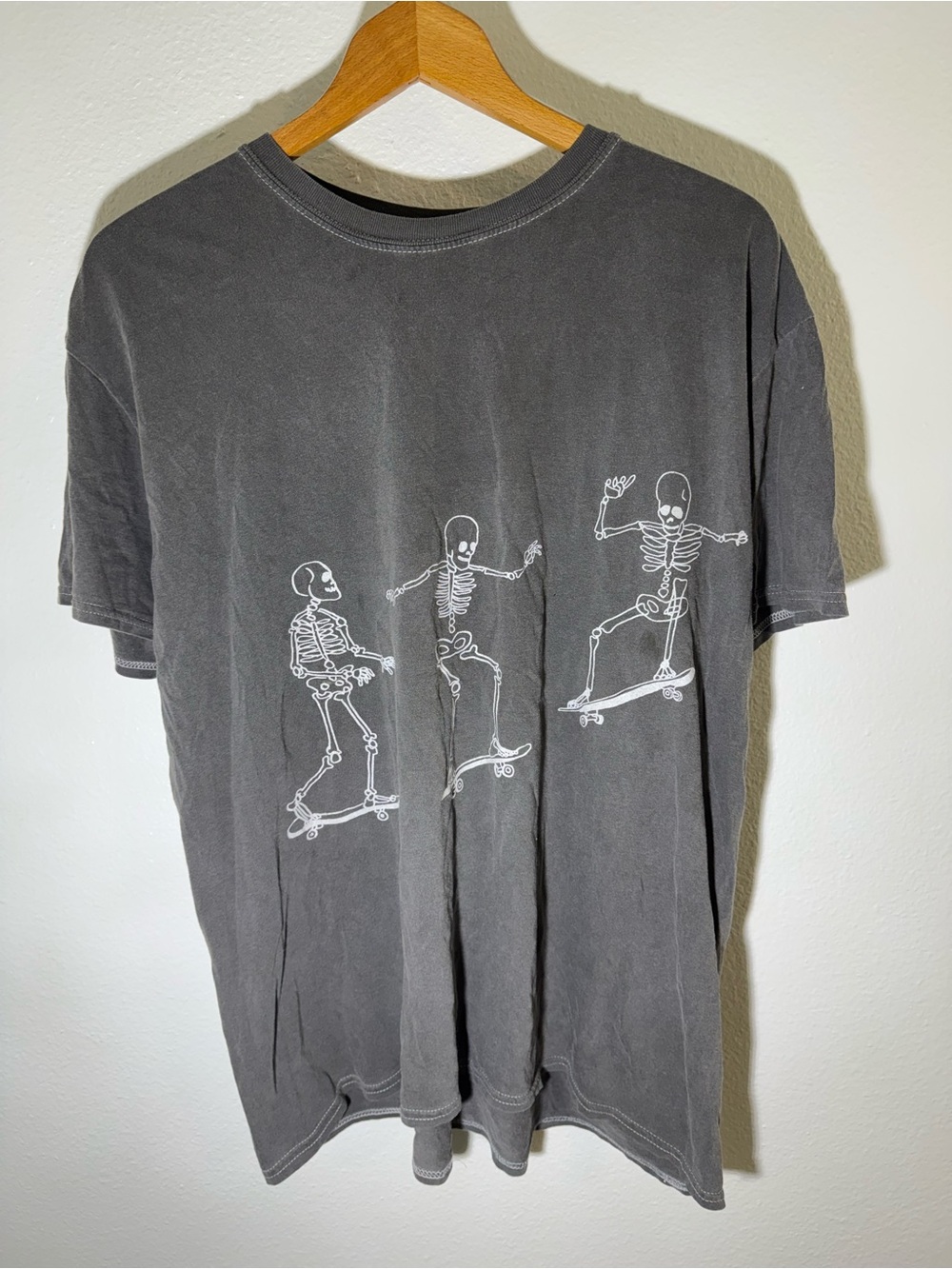 Men's Urban Outfitters Gray Graphic Skeleton Skate T-Shirt